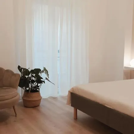 So Fine Petruzzelli Flat * בארי